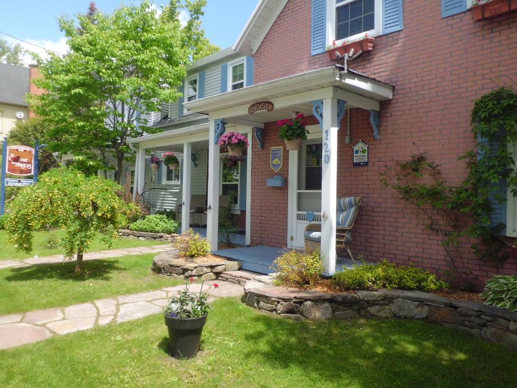 Au Coeur De Magog Bed & Breakfast ภายนอก รูปภาพ