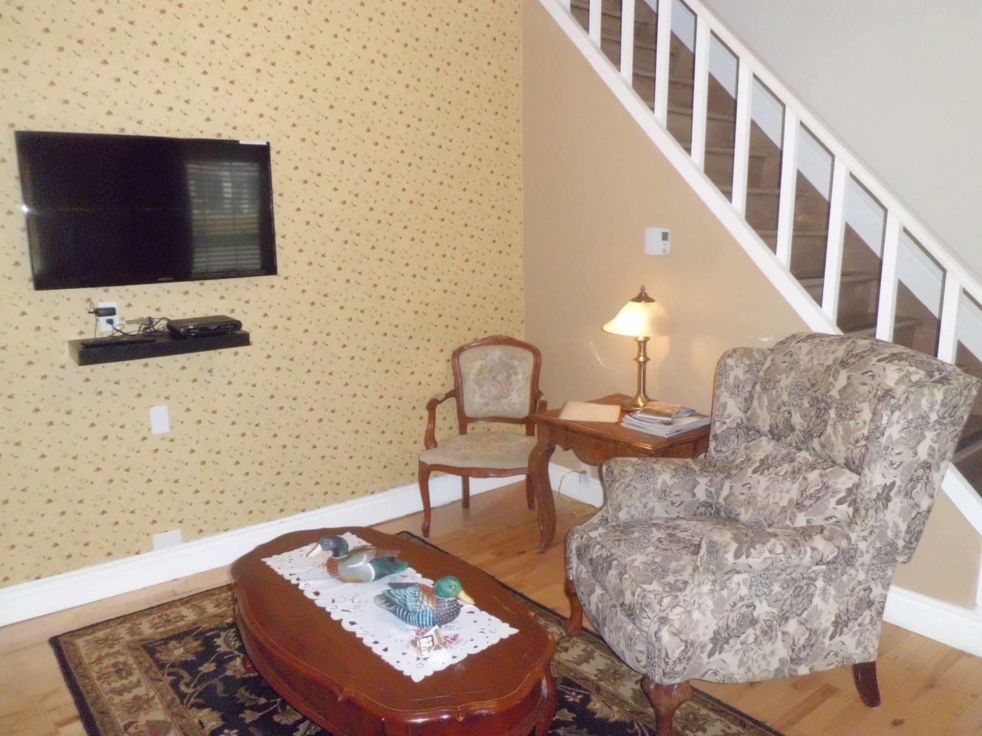 Au Coeur De Magog Bed & Breakfast ภายนอก รูปภาพ